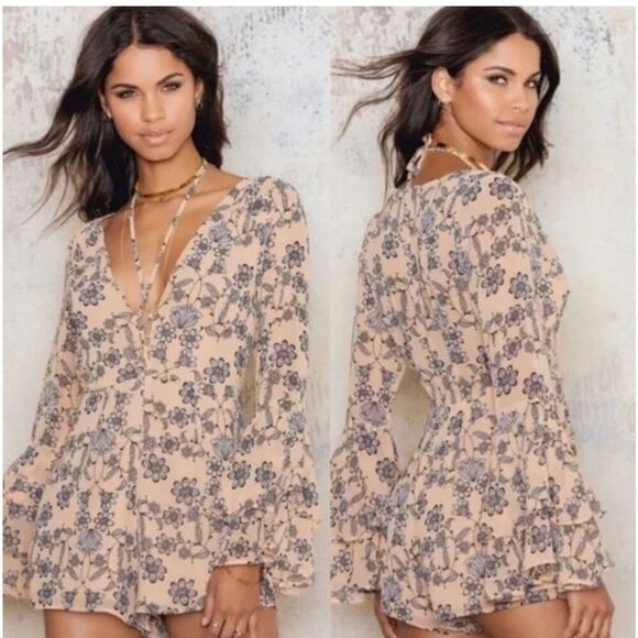 For‎ Love and Lemons Pia Floral Bell Sleeve Romper Size L - Picture 1 of 14